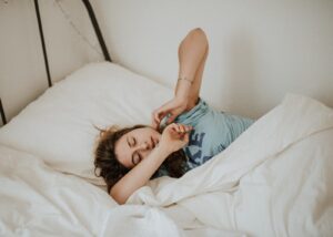 Réveiller son homme pour faire l’amour : astuces et conseils doux