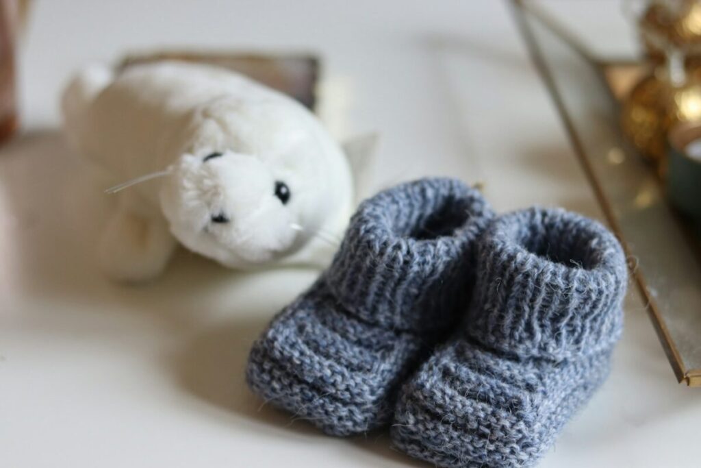 Tricoter des chaussons de bébé à l’aiguille : guide détaillé
