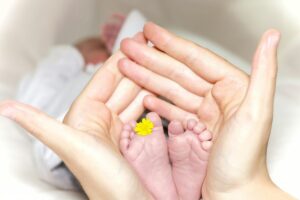 Mycose fessier bébé 😕 Causes, traitements et prévention