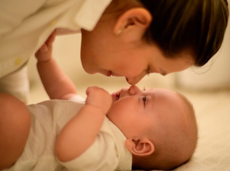 Petit bouton rouge bébé sans fièvre : causes et solutions 25 Petit bouton rouge bébé