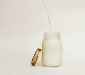 Quantité lait bébé 1 semaine : repères essentiels et conseils