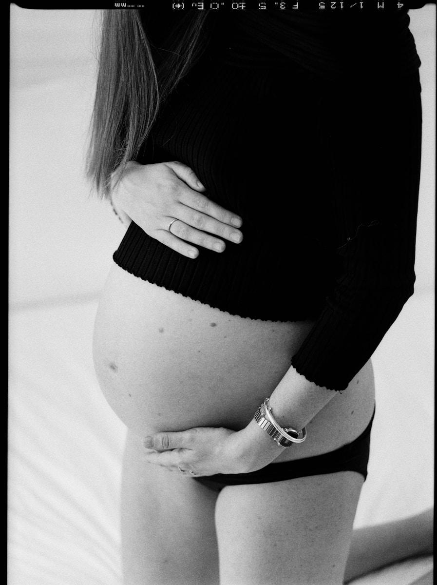 Saignement début grossesse ou règles ? 🤔 Faites la différence 1 Saignement début grossesse