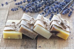 Savon au lait d’ânesse : rituel douceur de l’île de Ré