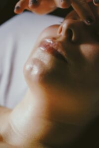 Routine de soin visage : 3 gestes essentiels au quotidien