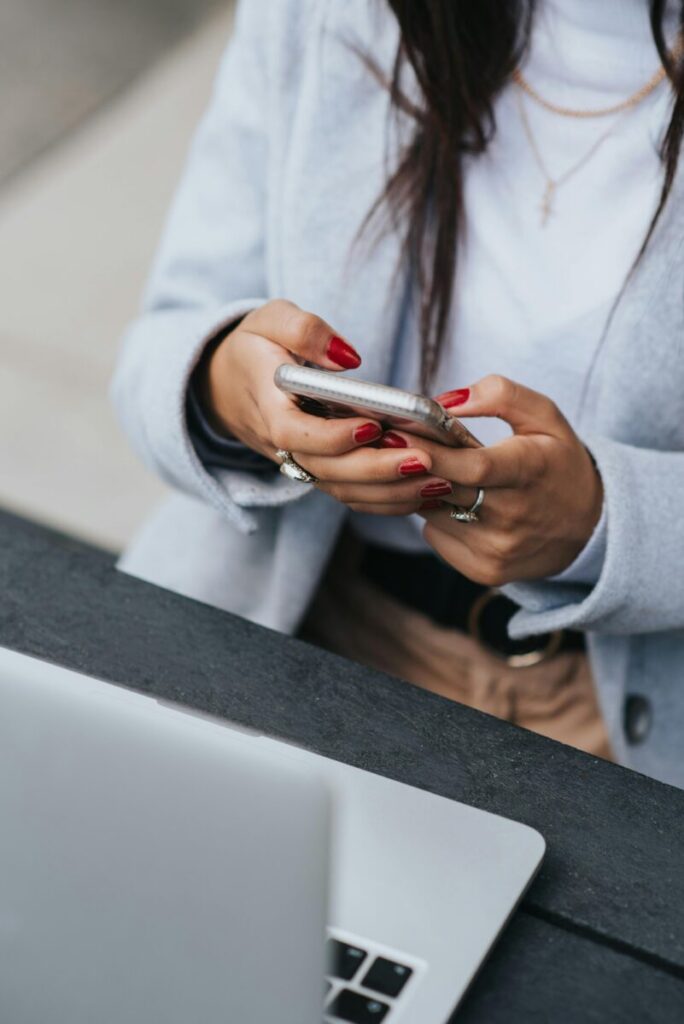 Relation d’un soir : quelle appli choisir quand on est une femme qui ne veut pas s’engager ?