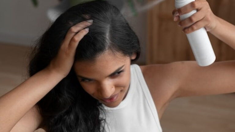 Lotion activatrice pour cheveux : pourquoi l’intégrer à sa routine capillaire ? 2 Lotion activatrice pour cheveux : pourquoi l’intégrer à sa routine capillaire ?