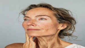 Routine soins peau mature : guide complet après 50 ans