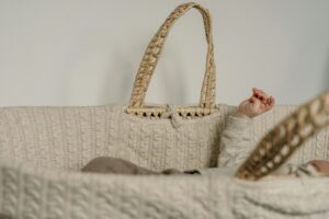 Sortir avec bébé : quand partir et quoi emporter