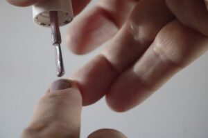 Base ongles pro : laquelle choisir selon vos ongles